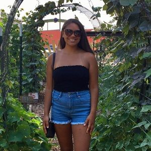 Meet your Posher, Olivia